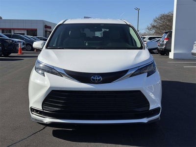 2024 Toyota Sienna LE