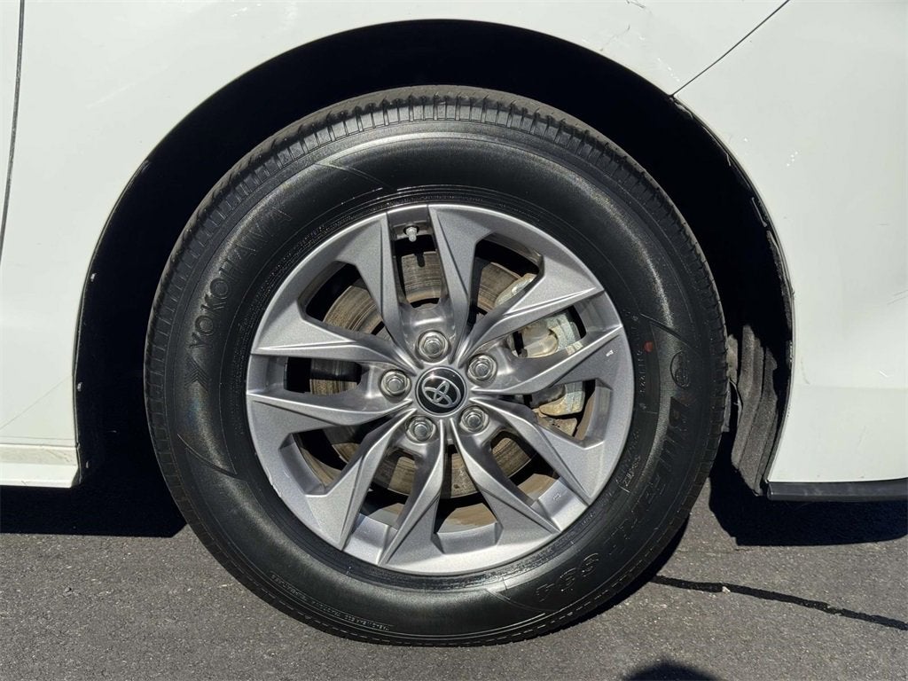 2024 Toyota Sienna LE