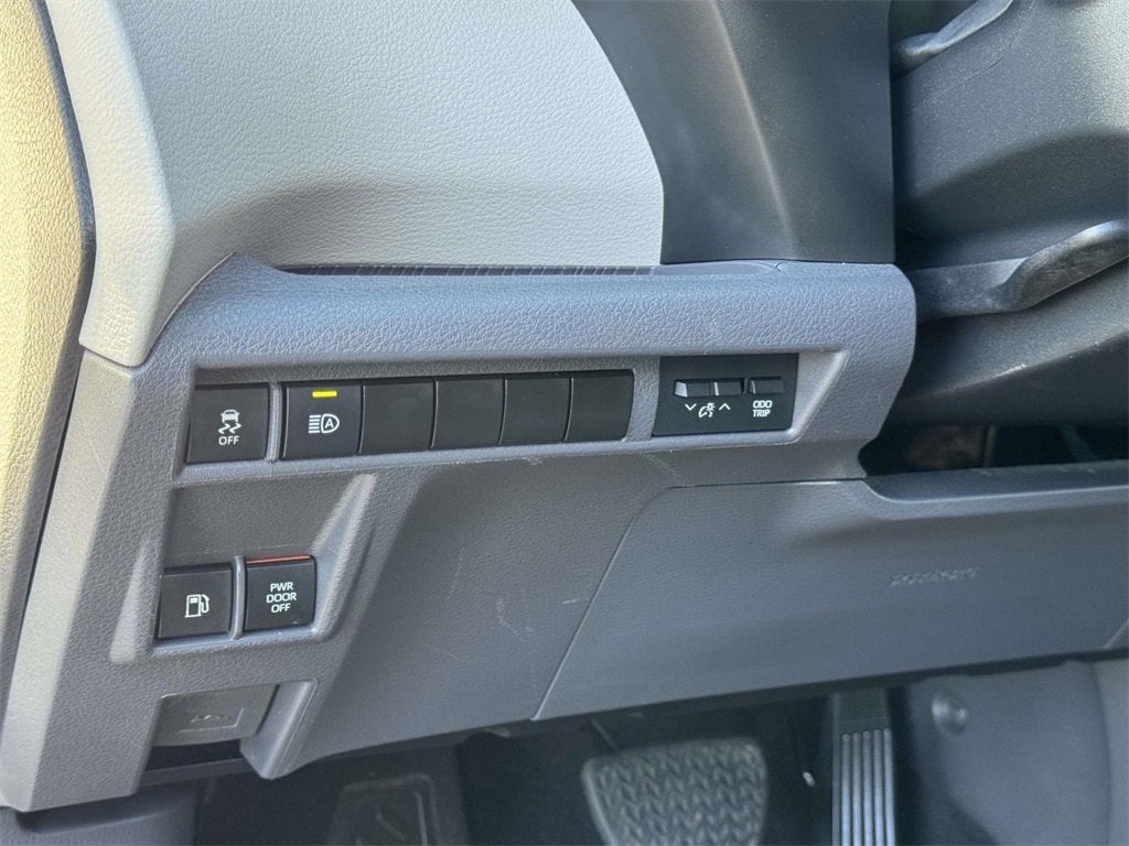 2024 Toyota Sienna LE