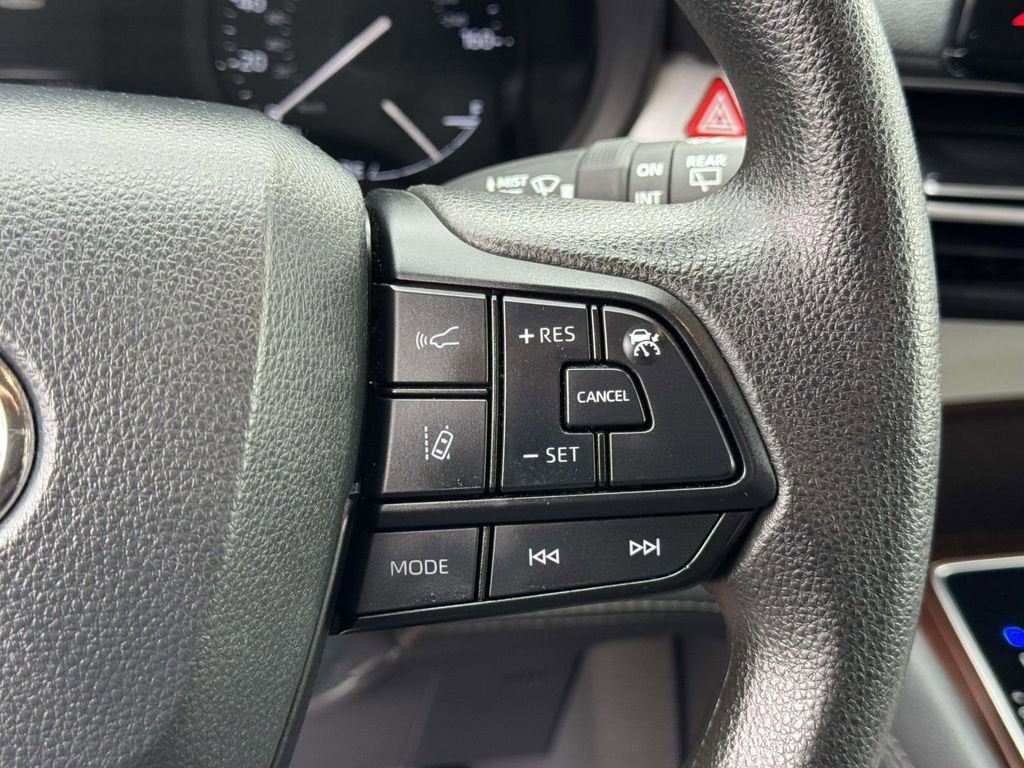 2024 Toyota Sienna LE