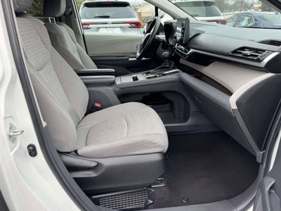 2024 Toyota Sienna LE