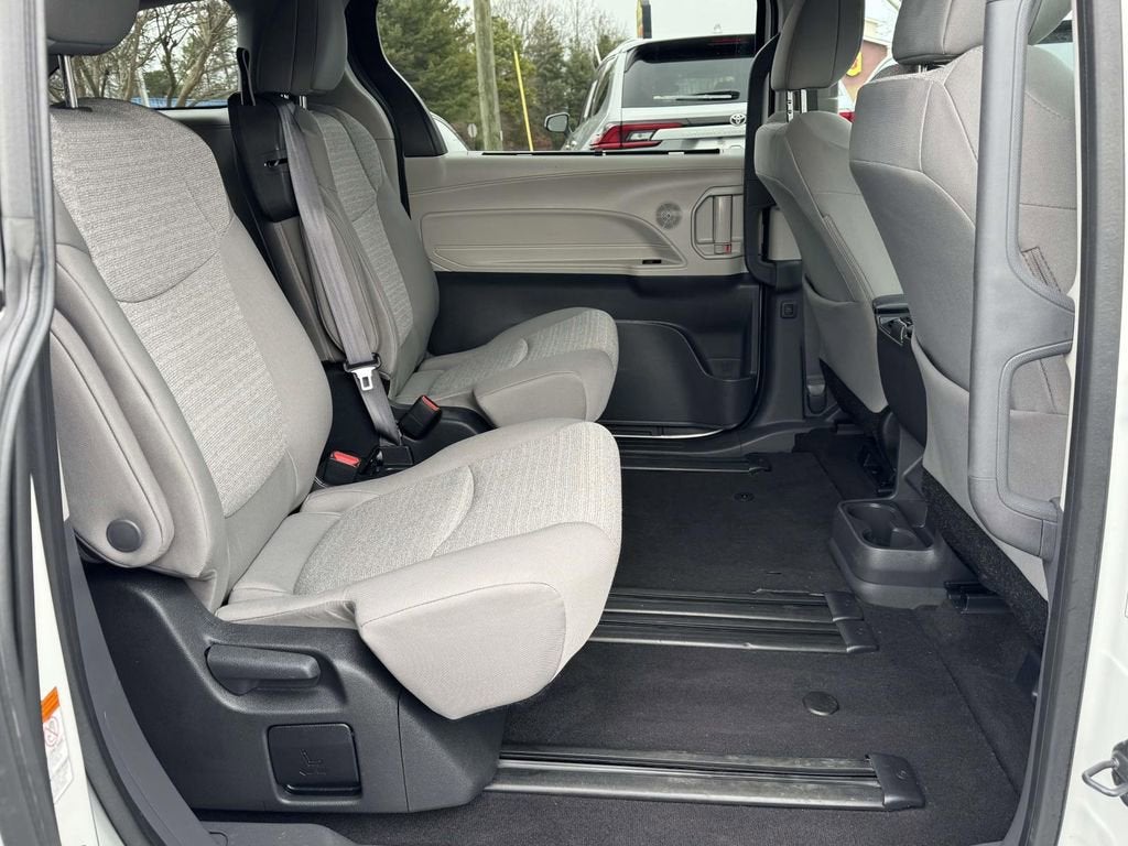 2024 Toyota Sienna LE