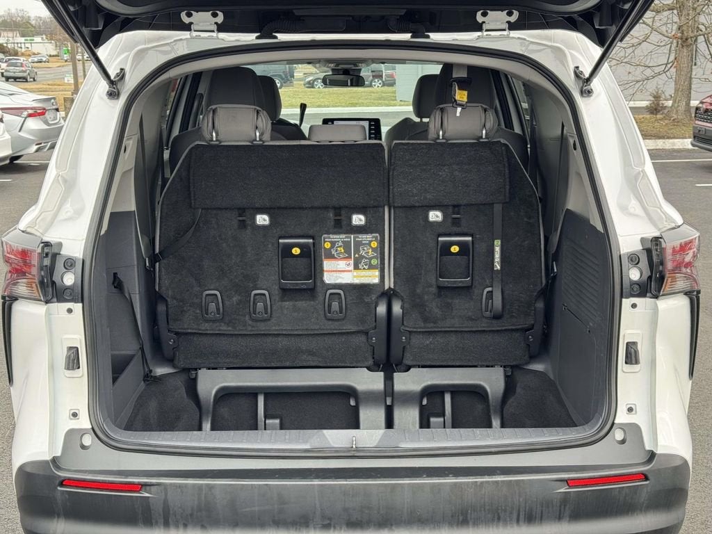 2024 Toyota Sienna LE