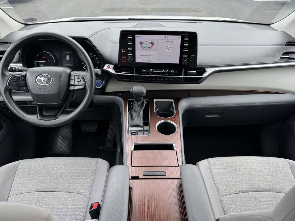 2024 Toyota Sienna LE