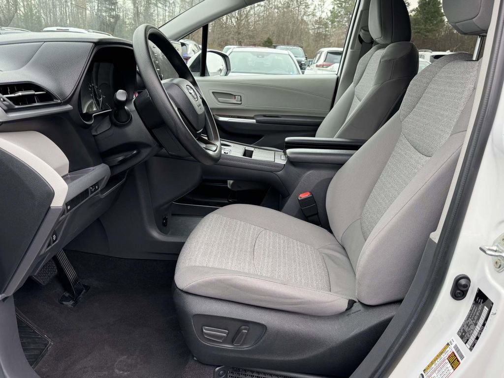 2024 Toyota Sienna LE