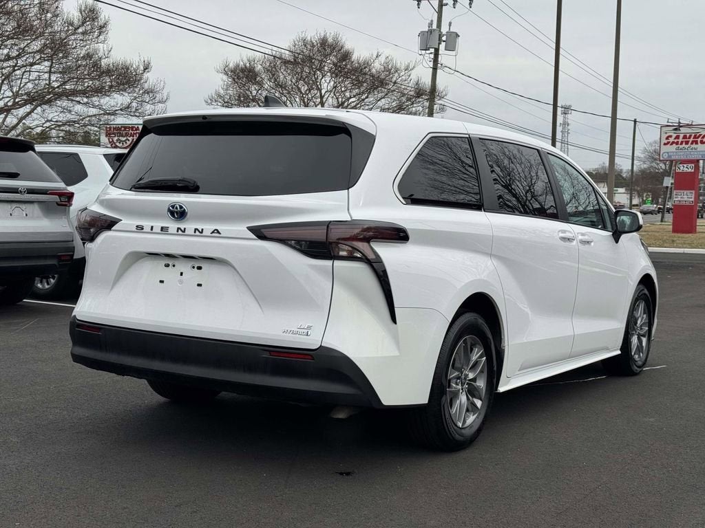 2024 Toyota Sienna LE