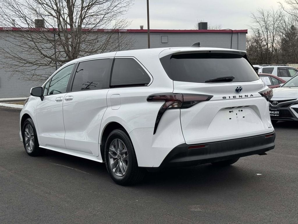 2024 Toyota Sienna LE