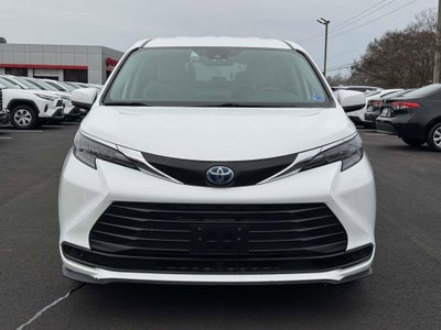 2024 Toyota Sienna LE