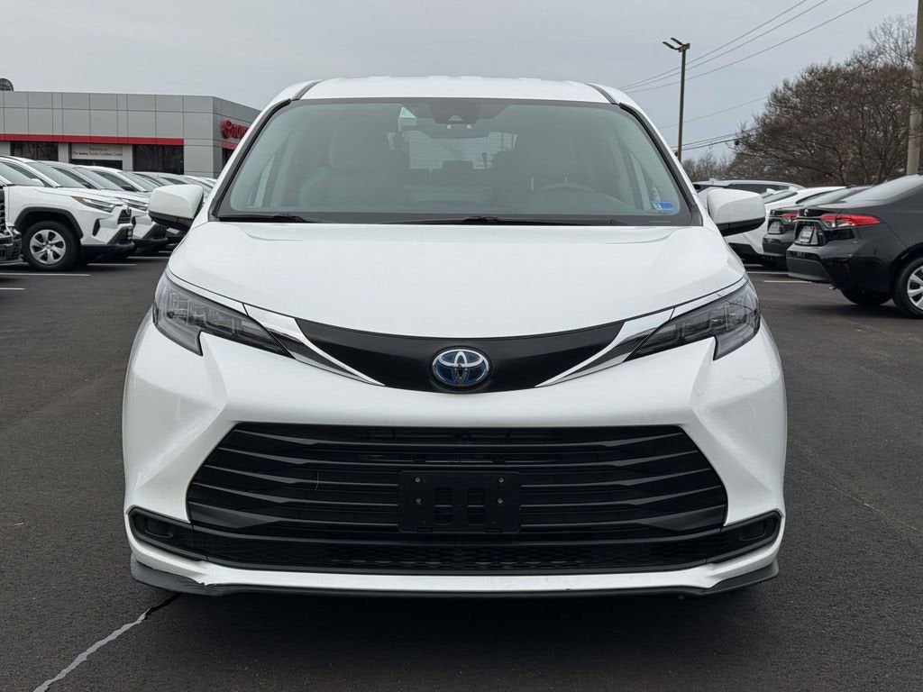 2024 Toyota Sienna LE