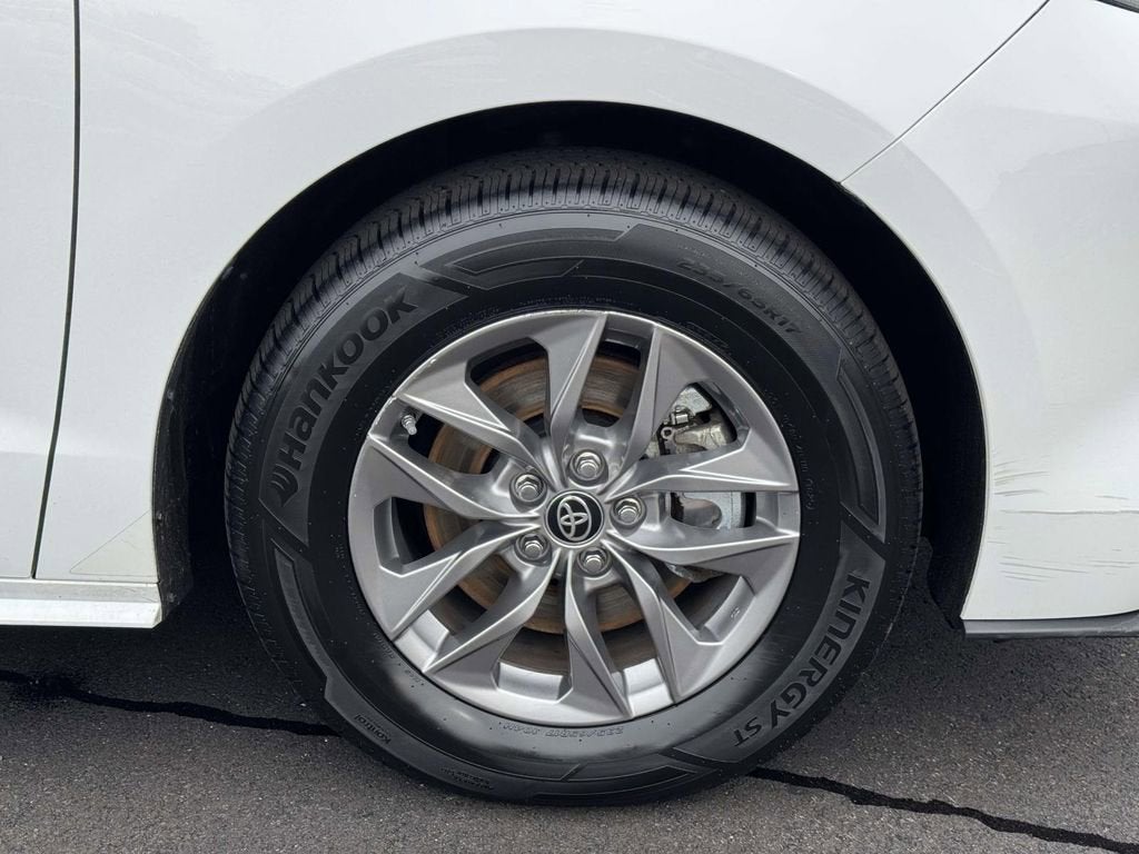 2024 Toyota Sienna LE