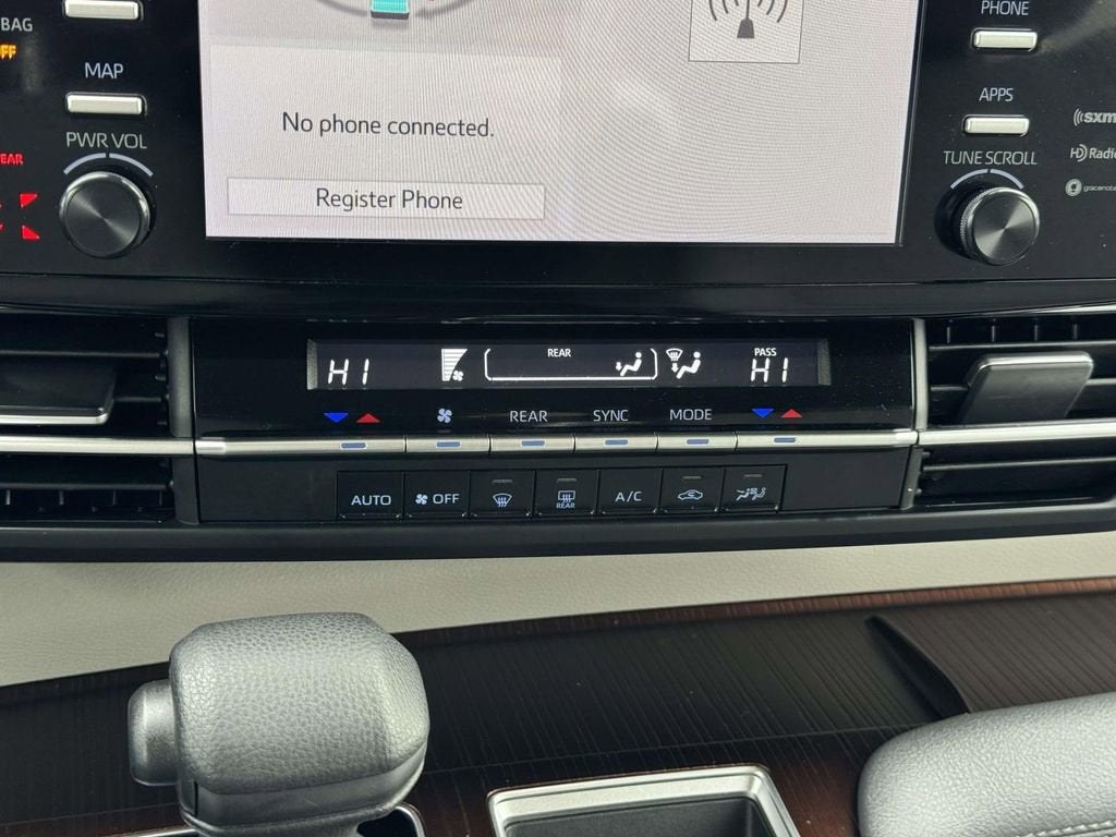 2024 Toyota Sienna LE