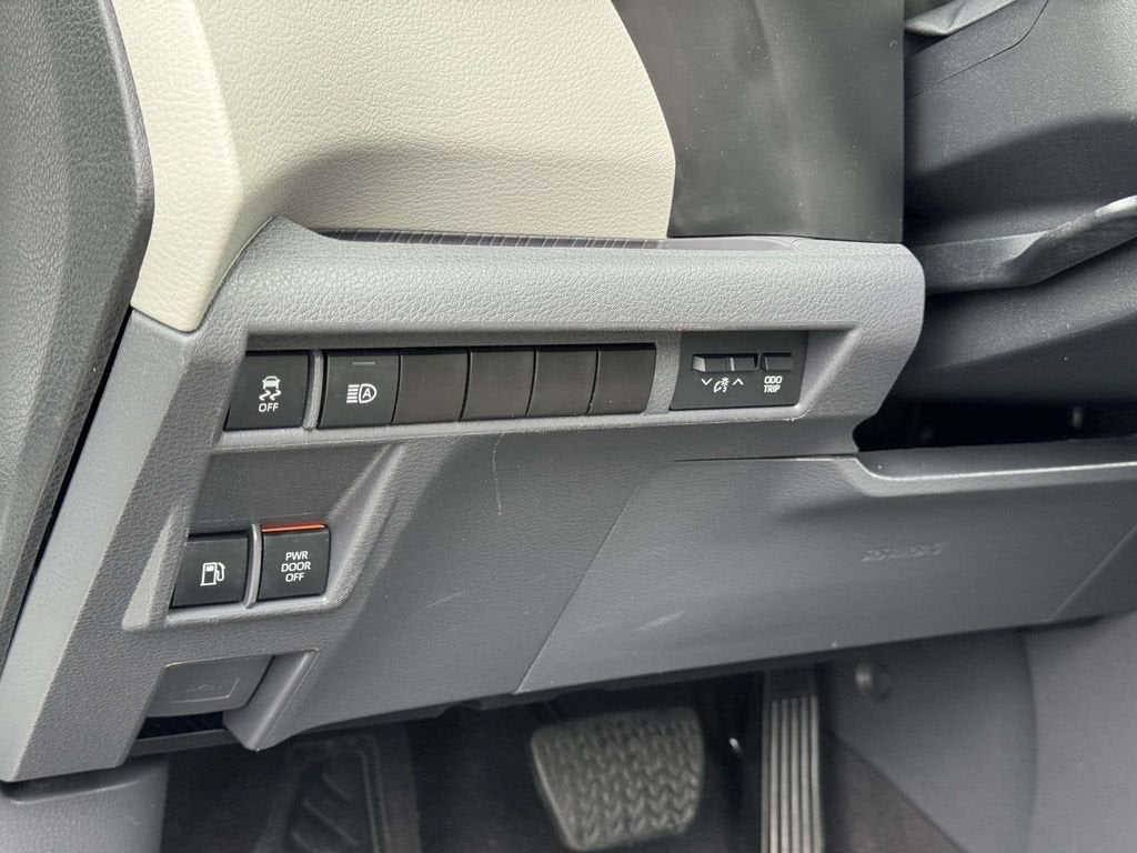 2024 Toyota Sienna LE