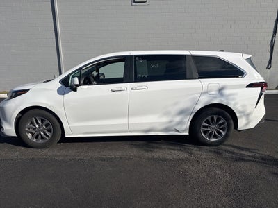 2024 Toyota Sienna LE