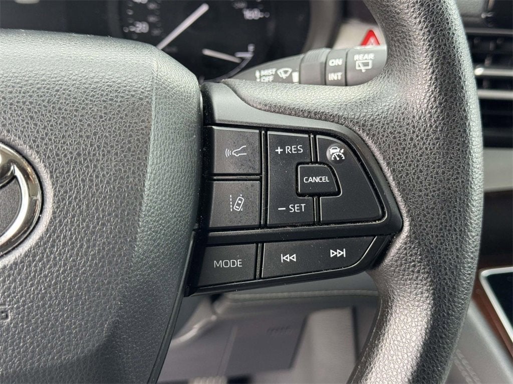 2024 Toyota Sienna LE