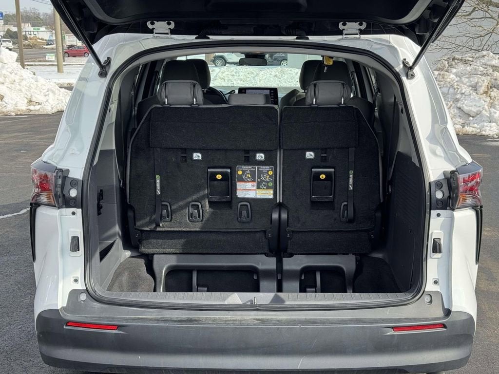 2024 Toyota Sienna LE