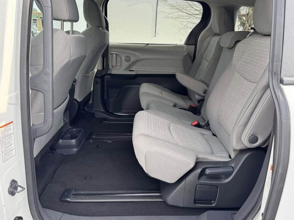 2024 Toyota Sienna LE