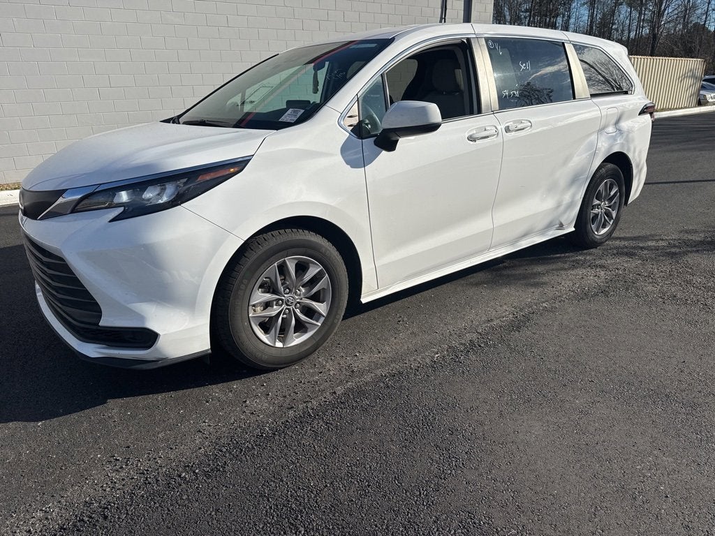 2024 Toyota Sienna LE
