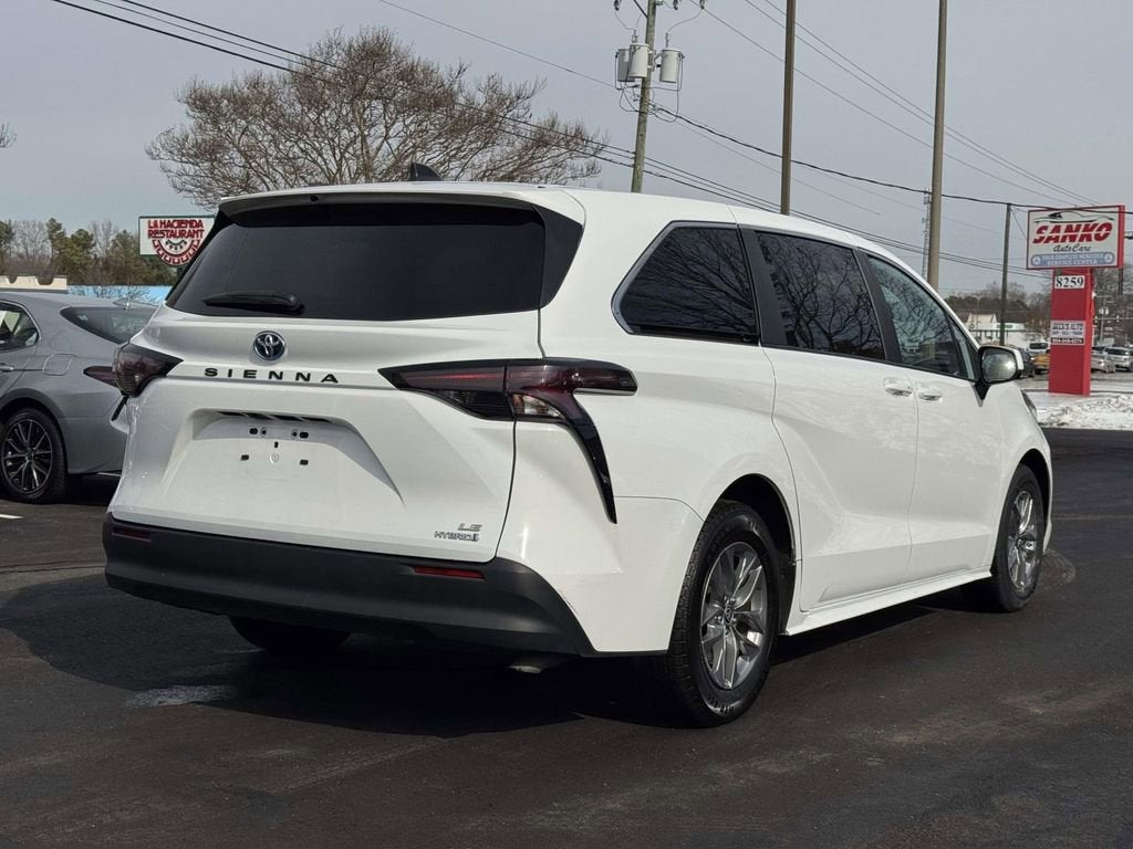 2024 Toyota Sienna LE