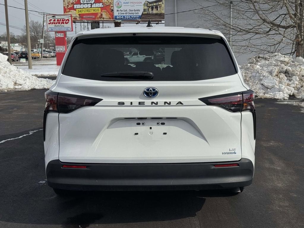 2024 Toyota Sienna LE