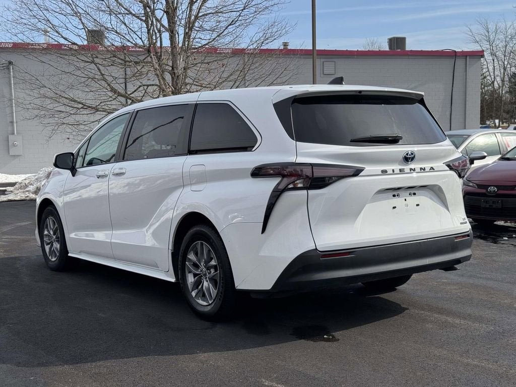 2024 Toyota Sienna LE