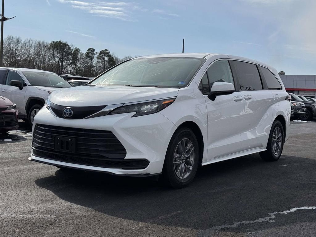 2024 Toyota Sienna LE