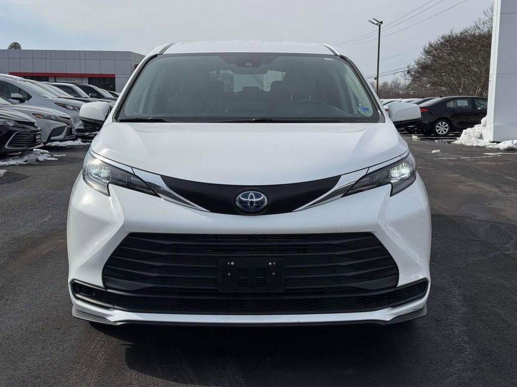 2024 Toyota Sienna LE