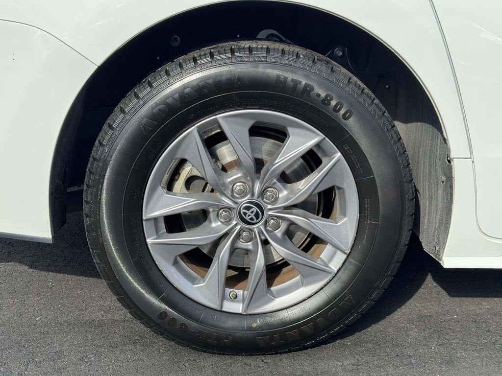 2024 Toyota Sienna LE