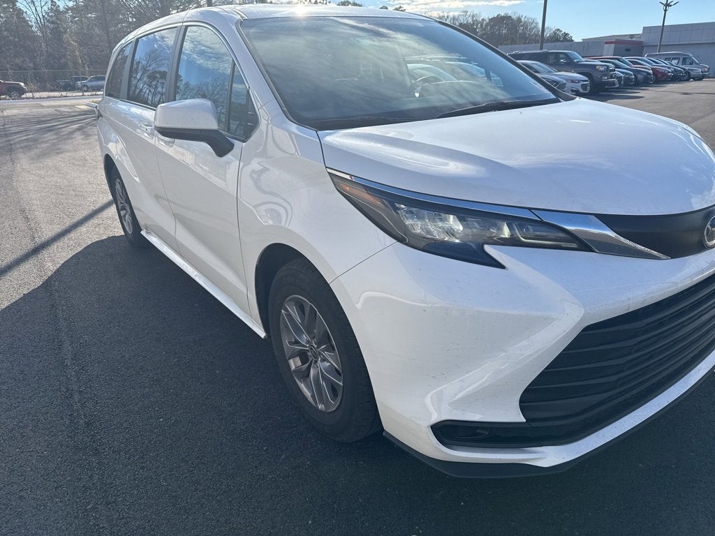 2024 Toyota Sienna LE