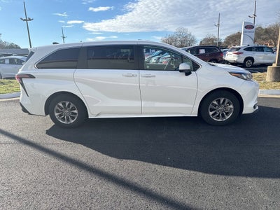 2024 Toyota Sienna LE