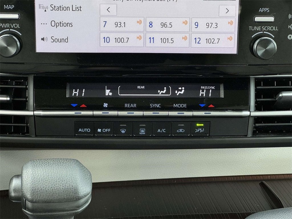 2024 Toyota Sienna LE