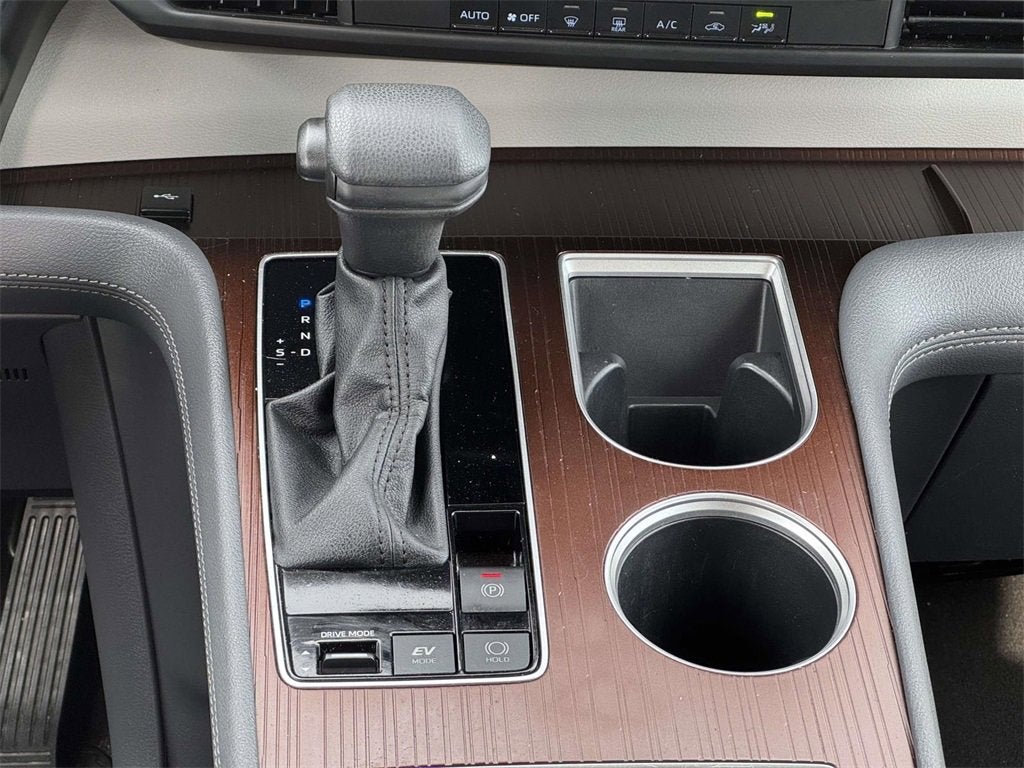 2024 Toyota Sienna LE
