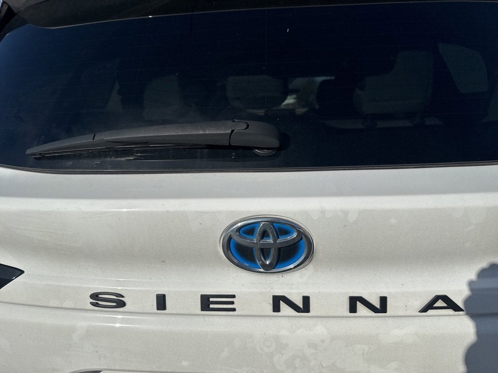 2024 Toyota Sienna LE