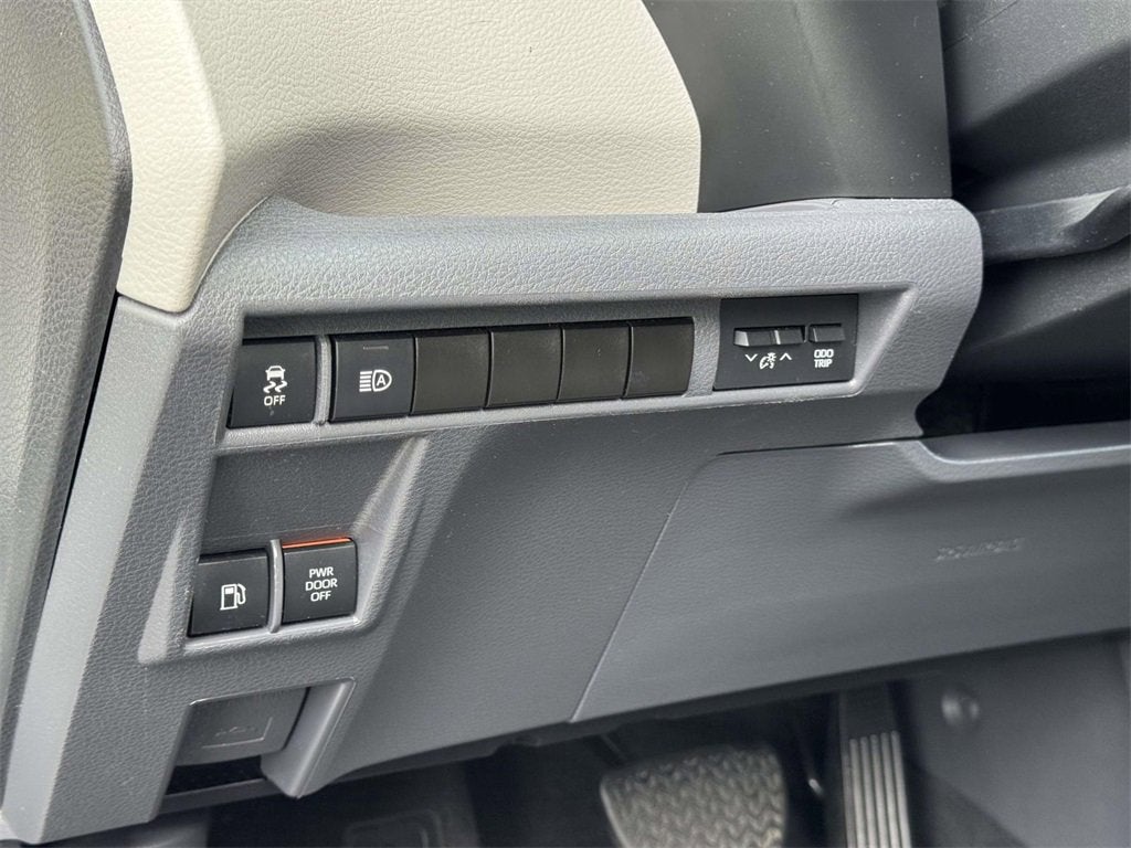 2024 Toyota Sienna LE