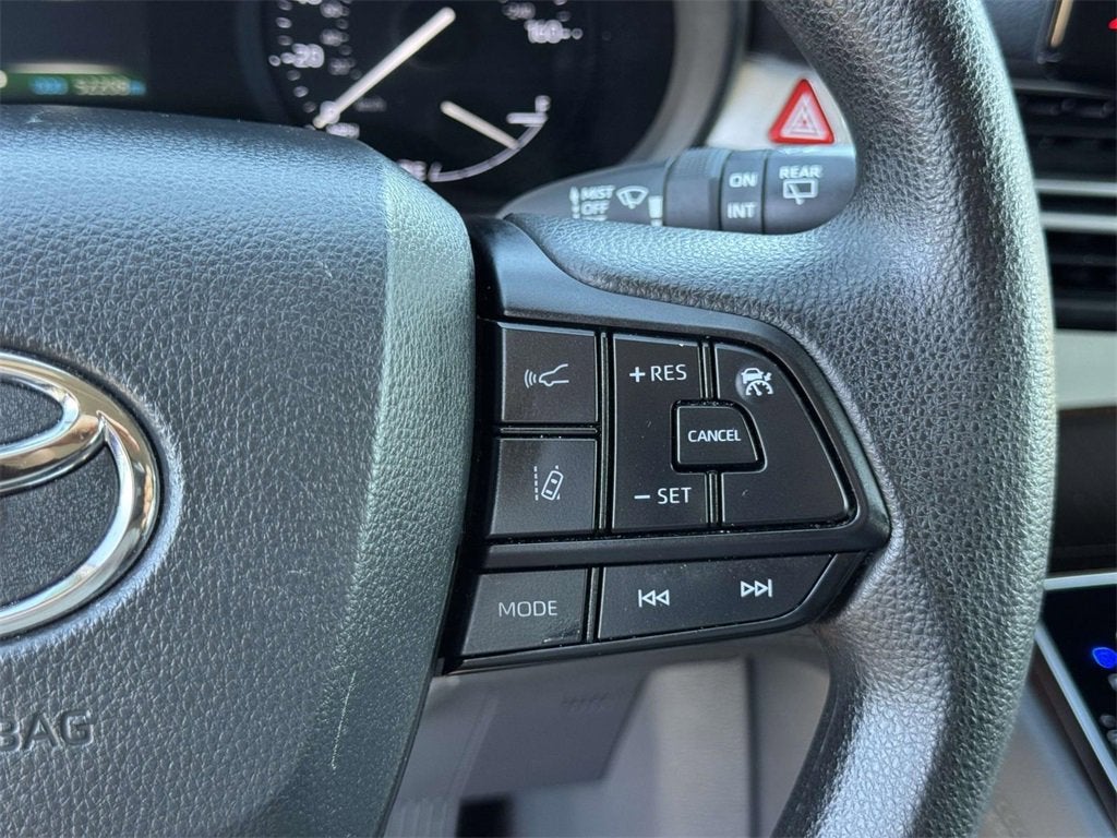 2024 Toyota Sienna LE