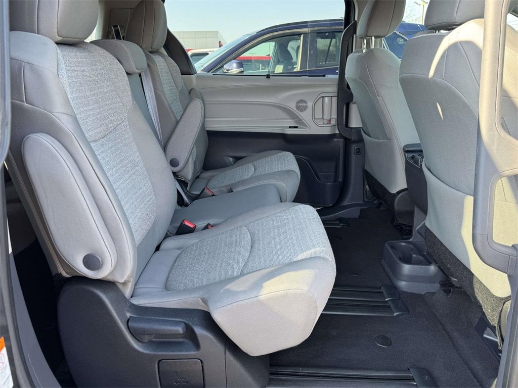 2024 Toyota Sienna LE