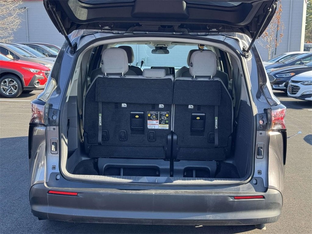 2024 Toyota Sienna LE
