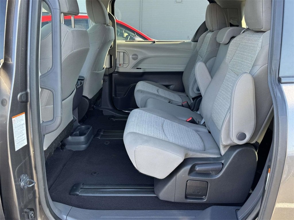 2024 Toyota Sienna LE