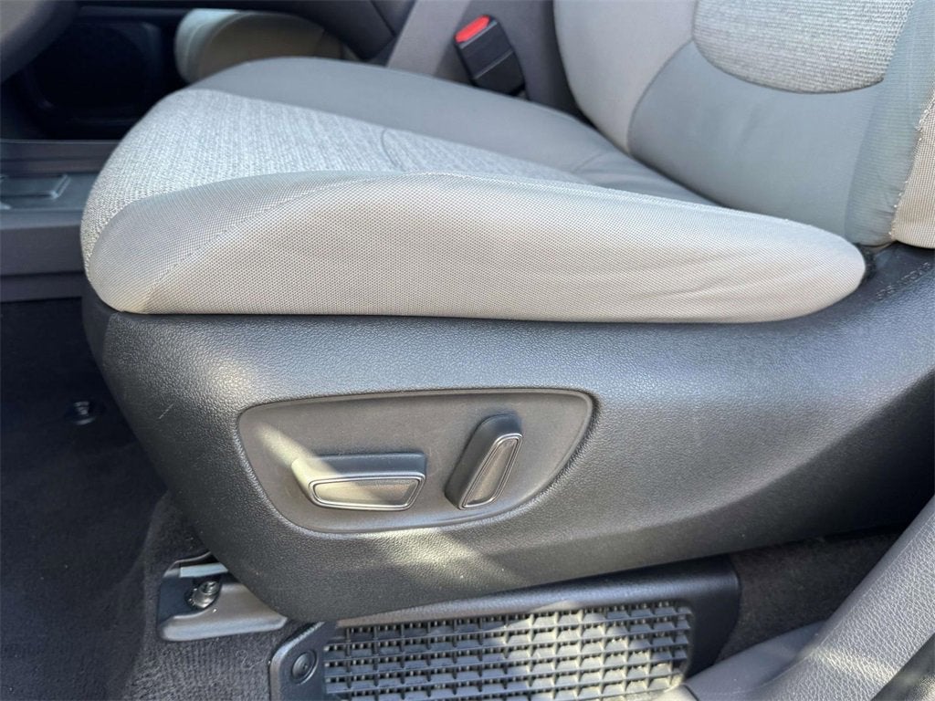 2024 Toyota Sienna LE