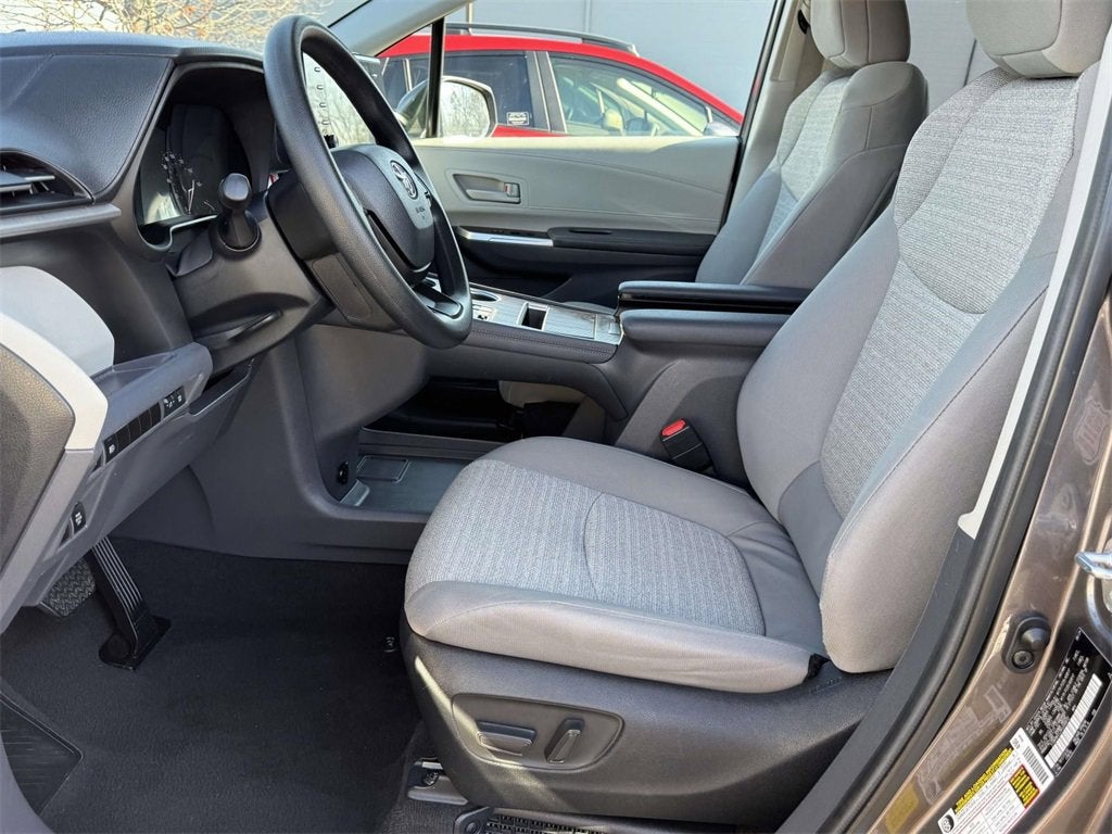 2024 Toyota Sienna LE