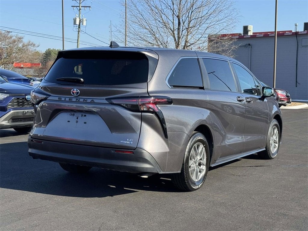 2024 Toyota Sienna LE