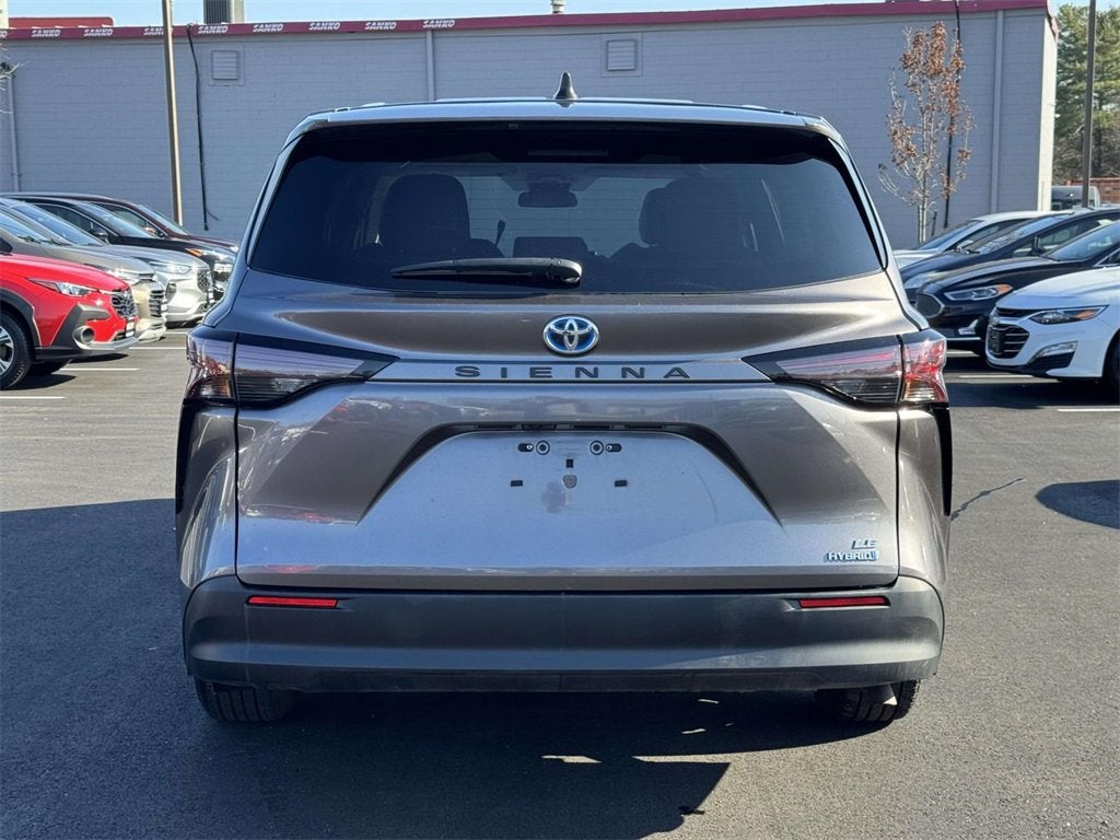 2024 Toyota Sienna LE