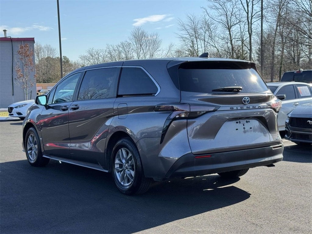 2024 Toyota Sienna LE