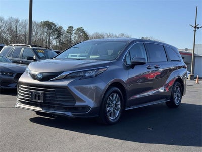 2024 Toyota Sienna LE
