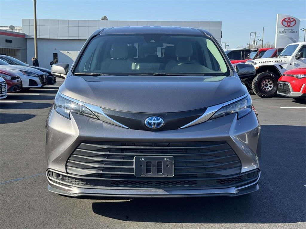2024 Toyota Sienna LE