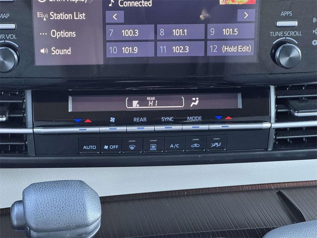 2024 Toyota Sienna LE