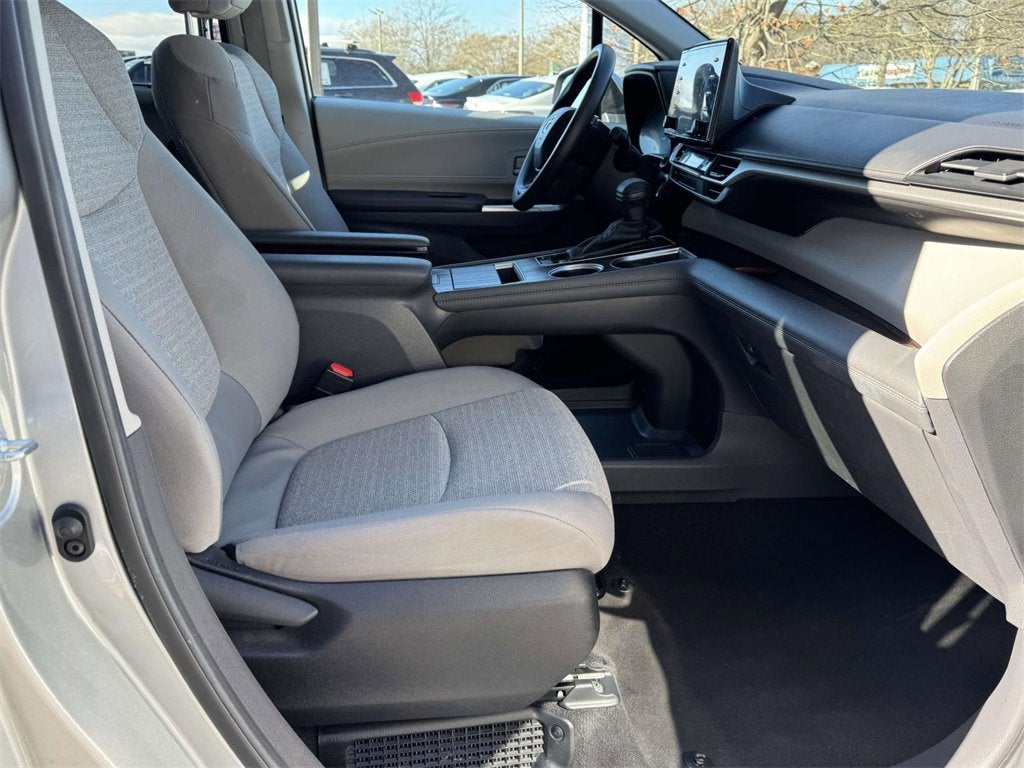 2024 Toyota Sienna LE