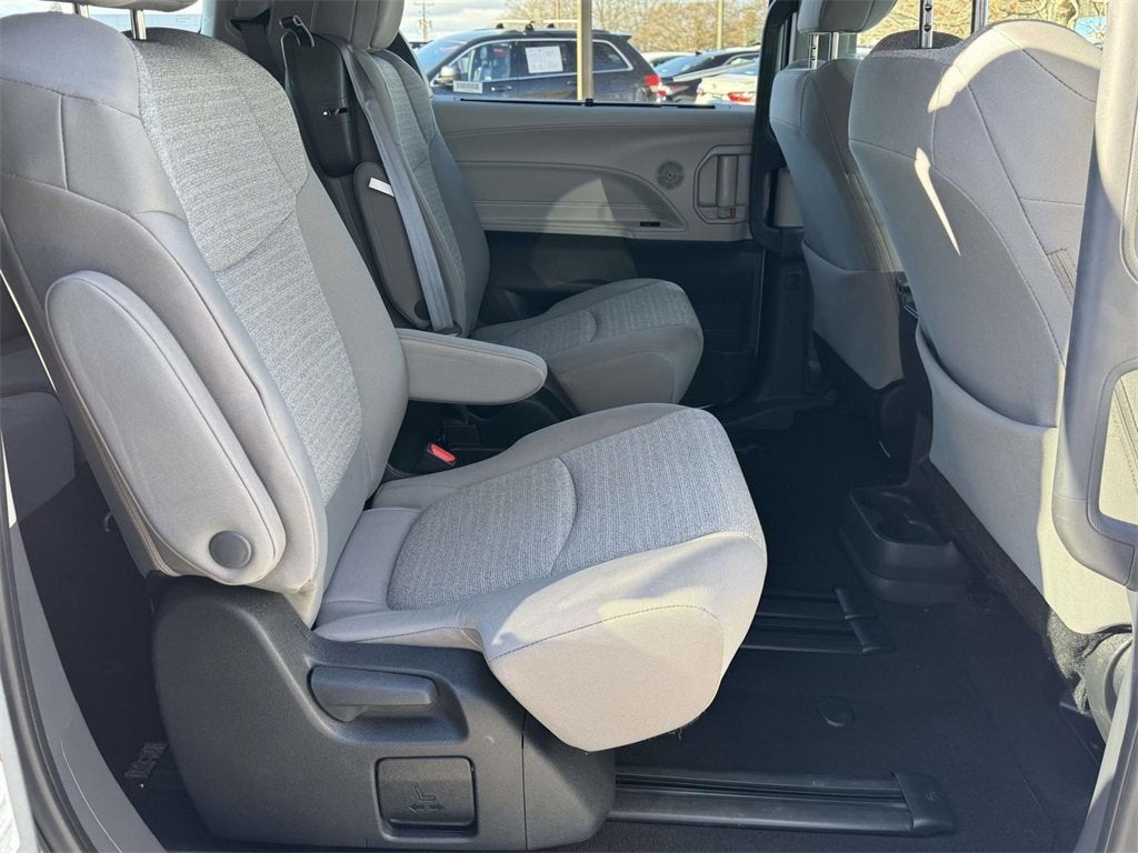 2024 Toyota Sienna LE