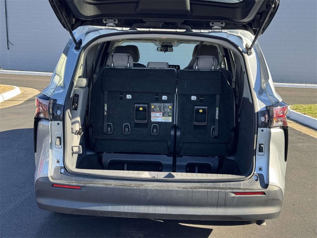 2024 Toyota Sienna LE