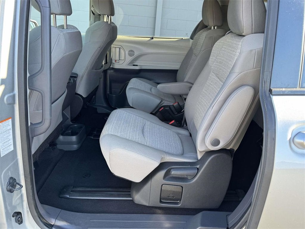 2024 Toyota Sienna LE