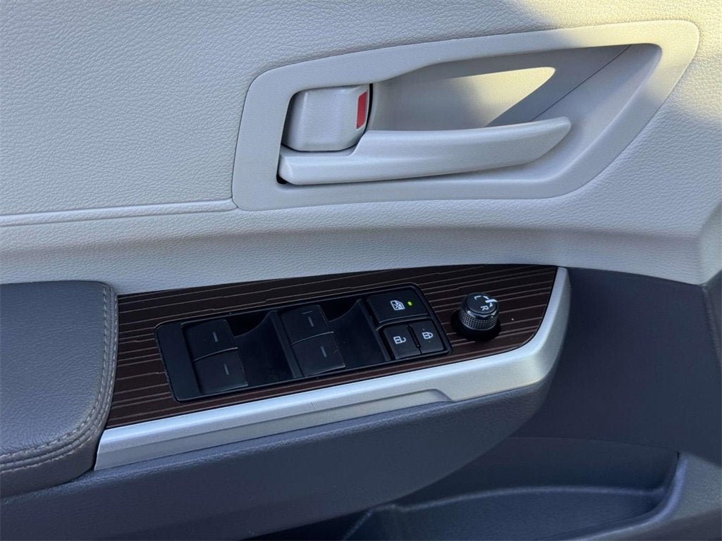 2024 Toyota Sienna LE